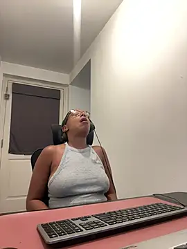 Melia Rayne online show from July 22, 2026, 11:13 am