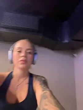 Snapshot of ValentinaMilann chatting on October 14, 2025, 5:36 pm ValentinaMilann online show from October 14, 2025, 5:36 pm