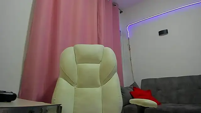 gaaby foxx online show from October 21, 2025, 1:34 pm