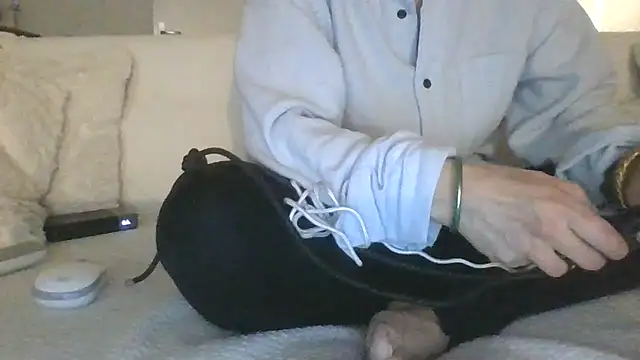 Valentinette online show from April 3, 2026, 7:01 pm