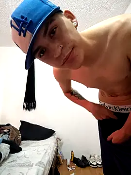 Snapshot of down_body chatting on September 30, 2025, 6:57 pm down body online show from September 30, 2025, 6:57 pm
