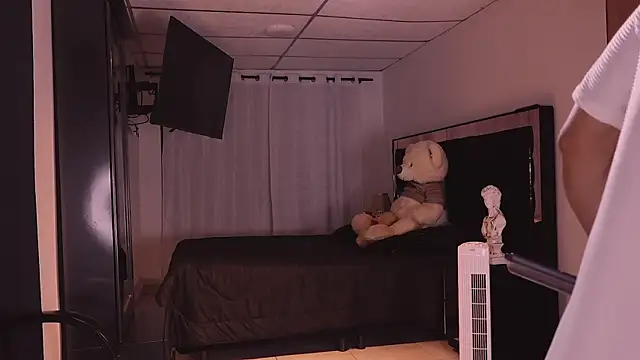 Snapshot of ErosKhaos chatting on October 5, 2025, 3:27 am ErosKhaos online show from October 5, 2025, 3:27 am