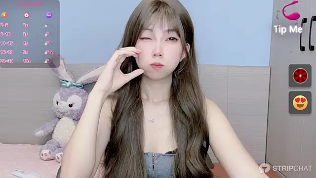 Snapshot of Evelyn-168 chatting on November 16, 2025, 7:47 am Evelyn-168 online show from November 16, 2025, 7:47 am