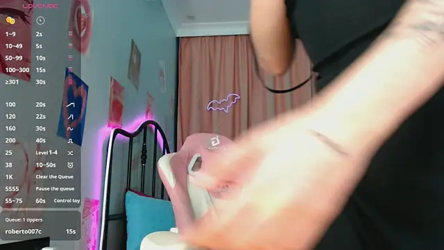 Cassie Scott online show from October 13, 2025, 8:53 pm