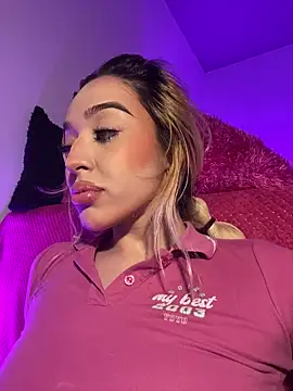 Amorkiss  online show from January 16, 2026, 4:27 am