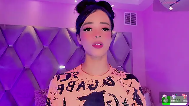 Nina Keyli online show from November 19, 2025, 9:48 pm