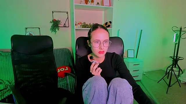 Snapshot of mona_cloud chatting on October 5, 2025, 11:35 pm mona cloud online show from October 5, 2025, 11:35 pm