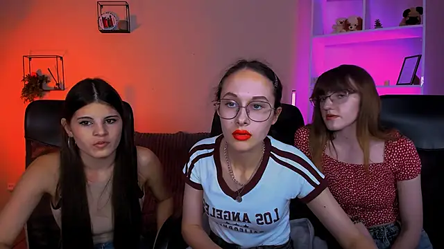 Snapshot of mona_cloud chatting on November 11, 2025, 8:42 pm mona cloud online show from November 11, 2025, 8:42 pm