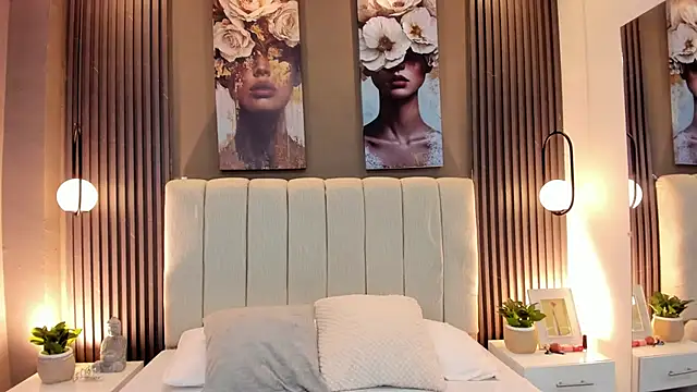 GiannaColling1 online show from October 30, 2025, 7:36 pm