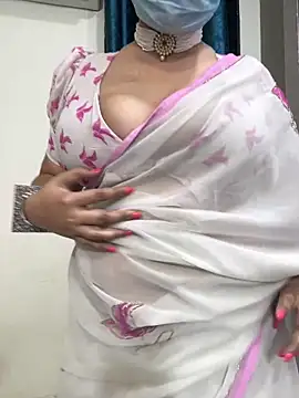 divya arora22 online show from September 26, 2025, 5:06 pm