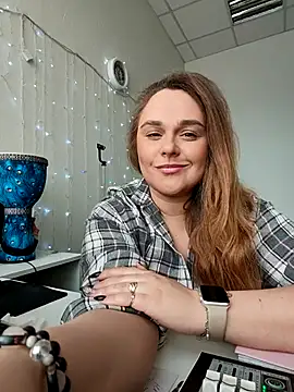 Juicy PeachLux online show from February 15, 2026, 5:48 am