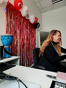 Juicy PeachLux online show from March 12, 2026, 6:08 am