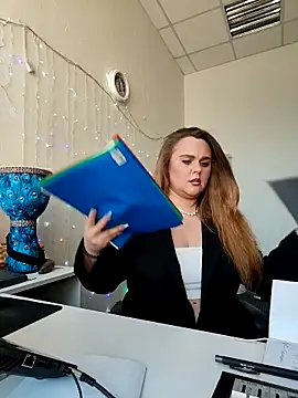 Juicy PeachLux online show from March 18, 2026, 7:00 am