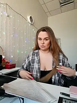 Juicy PeachLux online show from April 2, 2026, 8:01 am