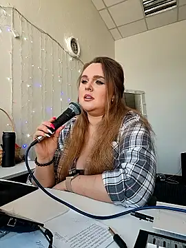 Juicy PeachLux online show from April 17, 2026, 7:44 am