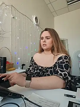 Juicy PeachLux online show from May 16, 2026, 8:44 am