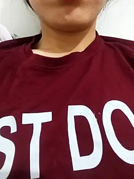 saraaxx1 online show from November 19, 2025, 11:10 am