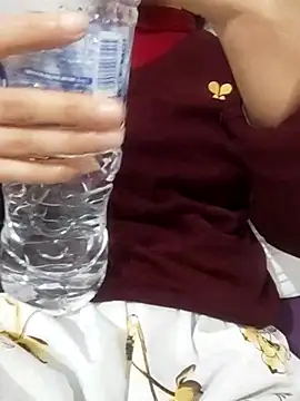 saraaxx1 online show from February 5, 2026, 10:47 pm