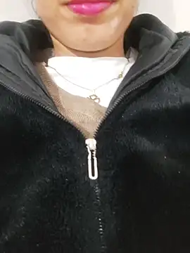 saraaxx1 online show from February 15, 2026, 3:53 pm