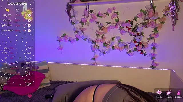 MiraLuccian online show from September 27, 2025, 8:14 pm