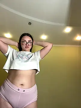 MiraLuccian online show from October 12, 2025, 8:08 pm