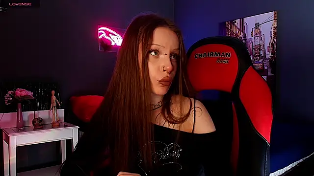 Heydoraa  online show from November 18, 2025, 4:22 pm