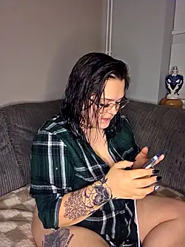 Saucy-Serenity online show from October 22, 2025, 7:24 pm