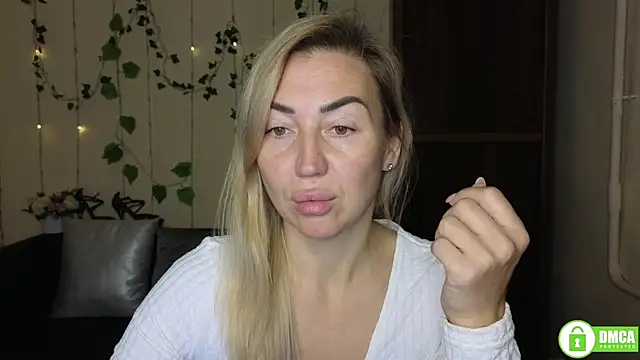 Kiss julli88I online show from November 14, 2025, 6:23 am