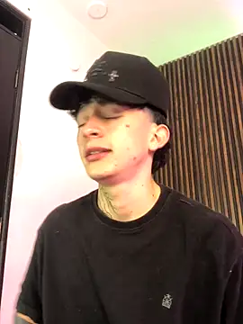 troy rouge online show from October 2, 2025, 7:21 pm