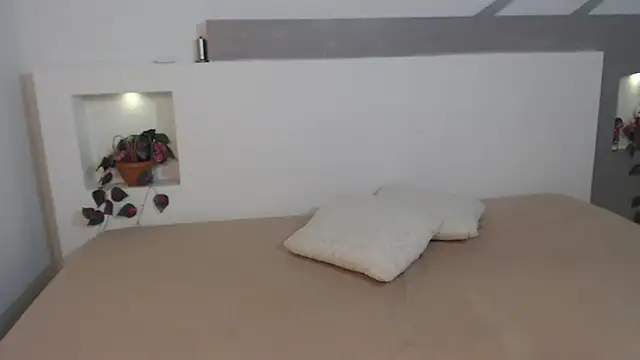 ZaraBlaze5 online show from October 19, 2025, 12:28 pm