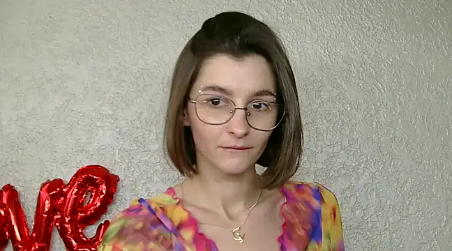 luna Gharming online show from March 7, 2025, 12:12 pm