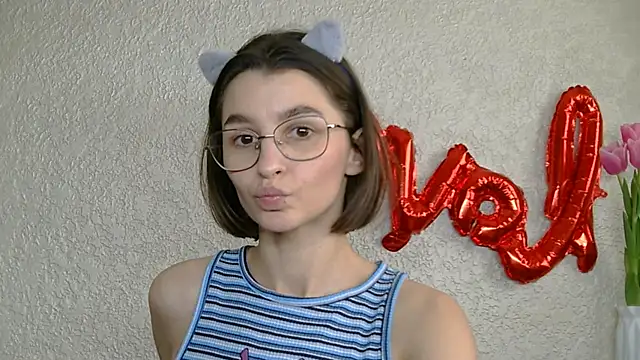 luna Gharming online show from March 9, 2025, 11:58 am