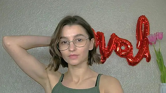 luna Gharming online show from March 11, 2025, 9:34 am