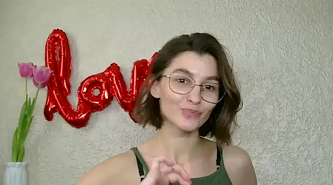 luna Gharming online show from March 11, 2025, 12:39 pm