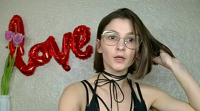 luna Gharming online show from March 12, 2025, 9:44 am