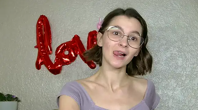 luna Gharming online show from March 15, 2025, 9:52 am