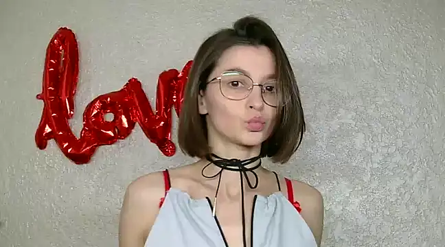 luna Gharming online show from March 17, 2025, 8:29 am