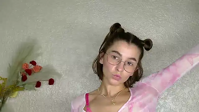 luna Gharming online show from September 11, 2025, 6:35 am