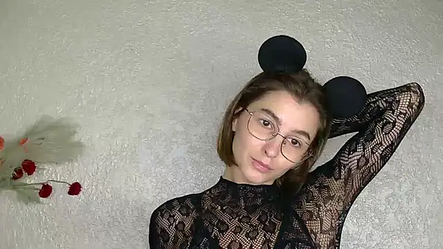 luna Gharming online show from September 23, 2025, 6:38 am