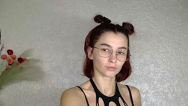 luna Gharming online show from October 15, 2025, 6:24 am