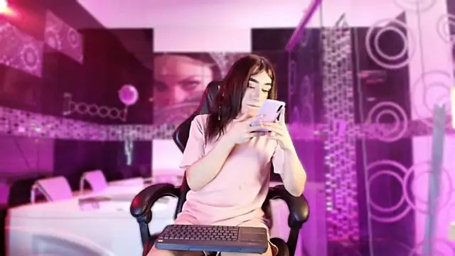 Small Hot19 online show from March 29, 2026, 12:16 pm