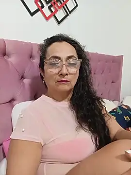Snapshot of AlessandraLeroy chatting on May 25, 2026, 12:49 am AlessandraLeroy online show from May 25, 2026, 12:49 am