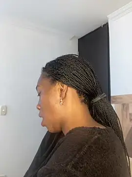 Nahomy gree online show from March 25, 2026, 7:09 pm