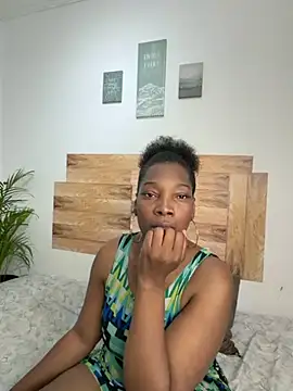 Nahomy gree online show from April 7, 2026, 7:25 pm