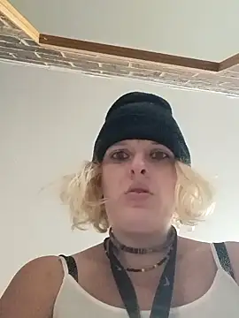 KITTYBOOBOOFUXX online show from October 25, 2025, 1:46 am