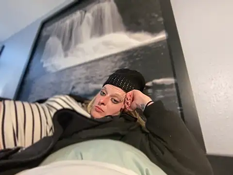 KITTYBOOBOOFUXX online show from March 25, 2026, 3:34 am