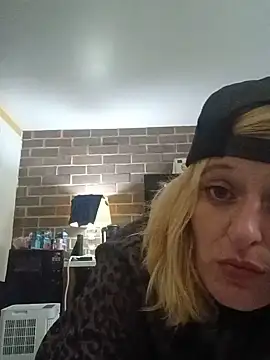 Snapshot of KITTYBOOBOOFUXX chatting on July 20, 2026, 7:00 am KITTYBOOBOOFUXX online show from July 20, 2026, 7:00 am