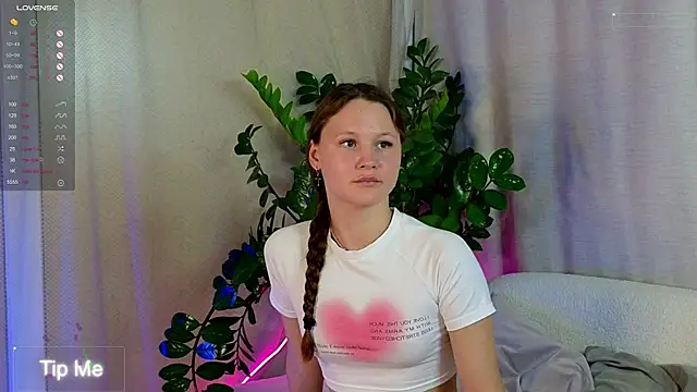 AmeliRoyse online show from September 11, 2025, 5:13 pm