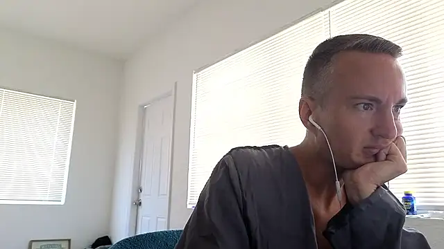 TheDaddy005 online show from May 15, 2026, 4:47 pm