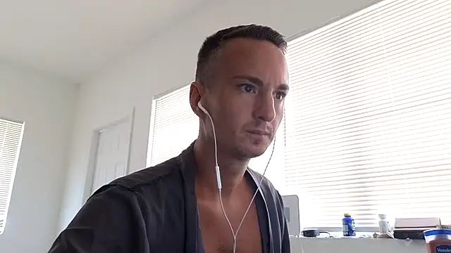 TheDaddy005 online show from June 19, 2026, 6:01 pm